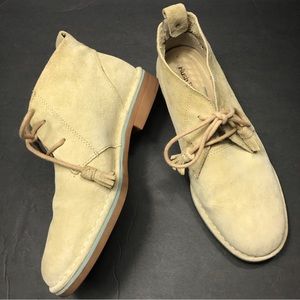 Woman’s Hush Puppies Medium Moyen Chukka Boots Size 8